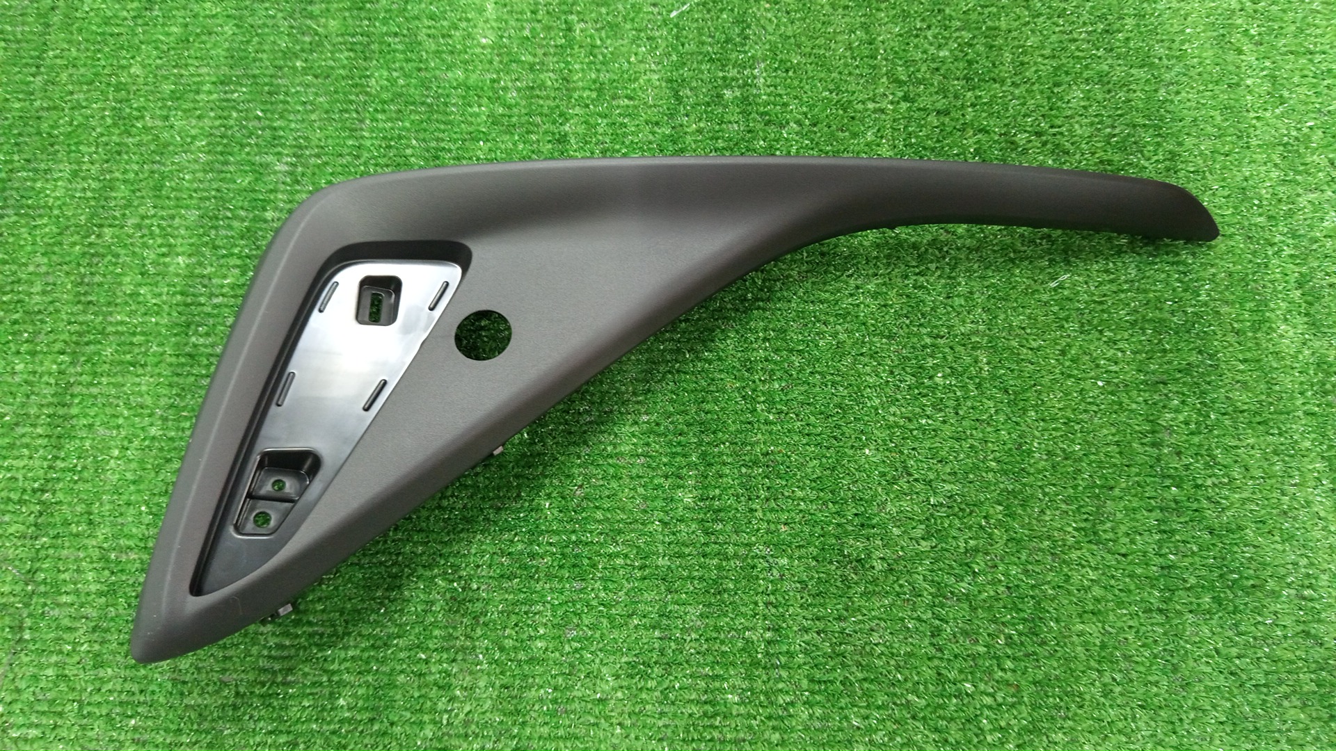 Заглушка бампера левая задняя TOYOTA C-HR ZYX11 52164-10040 1 ракурс