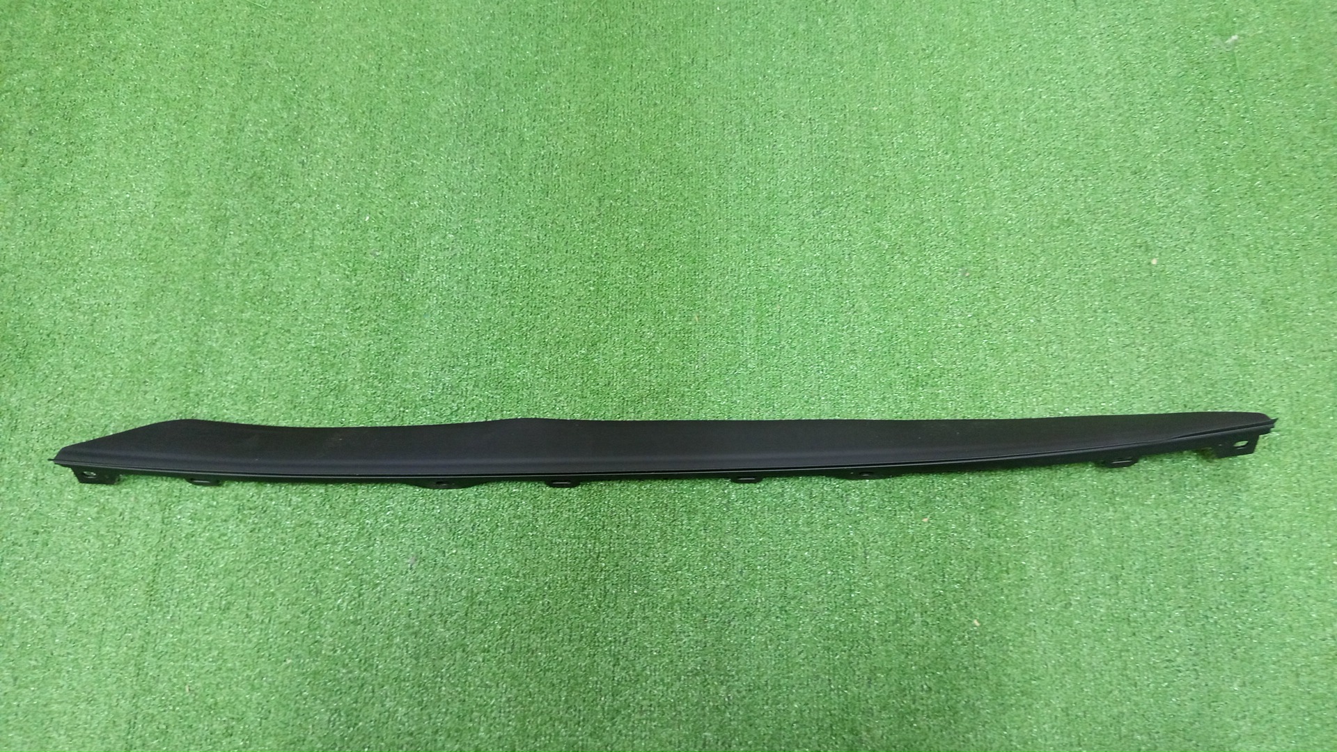 Заглушка бампера передняя TOYOTA RAIZE A202A 76851-B1060 2 ракурс