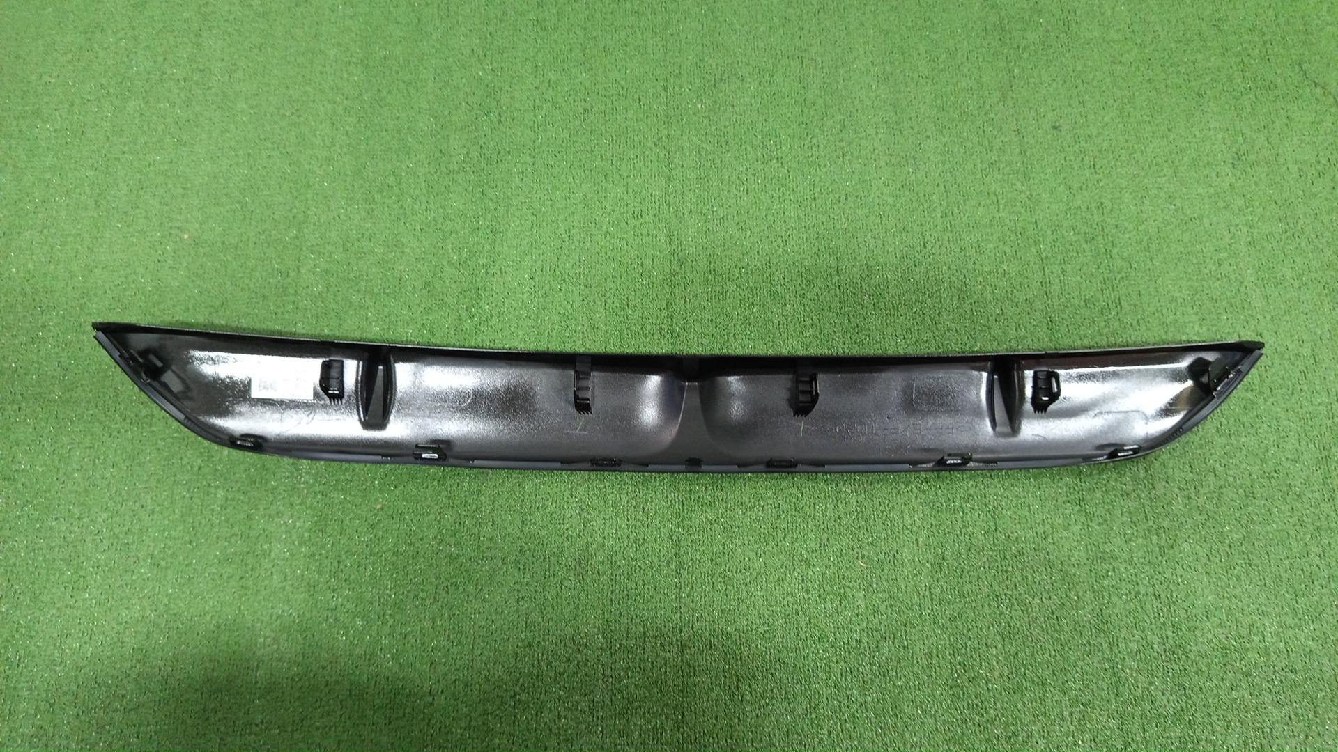 Заглушка бампера задняя TOYOTA COROLLA FIELDER NRE161G 52169-13060 4 ракурс