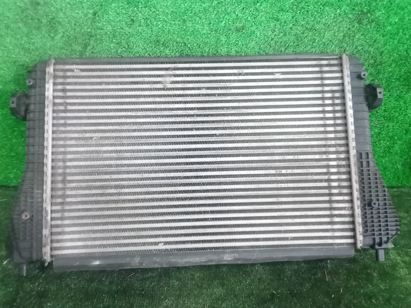 Радиатор интеркулера AUDI TT 8J3 BWA 1K0145803S 2 ракурс