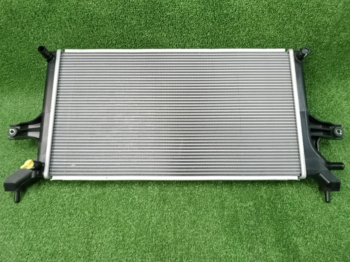 Радиатор интеркулера TOYOTA HILUX GUN125 2GD-FTV 16550-0E010 1 ракурс