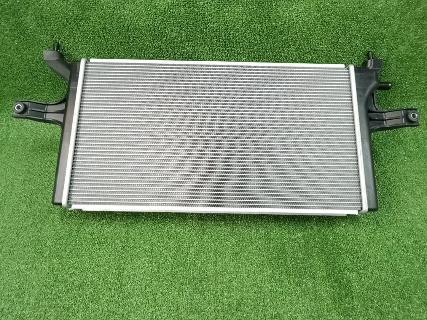 Радиатор интеркулера TOYOTA HILUX GUN125 2GD-FTV 16550-0E010 2 ракурс