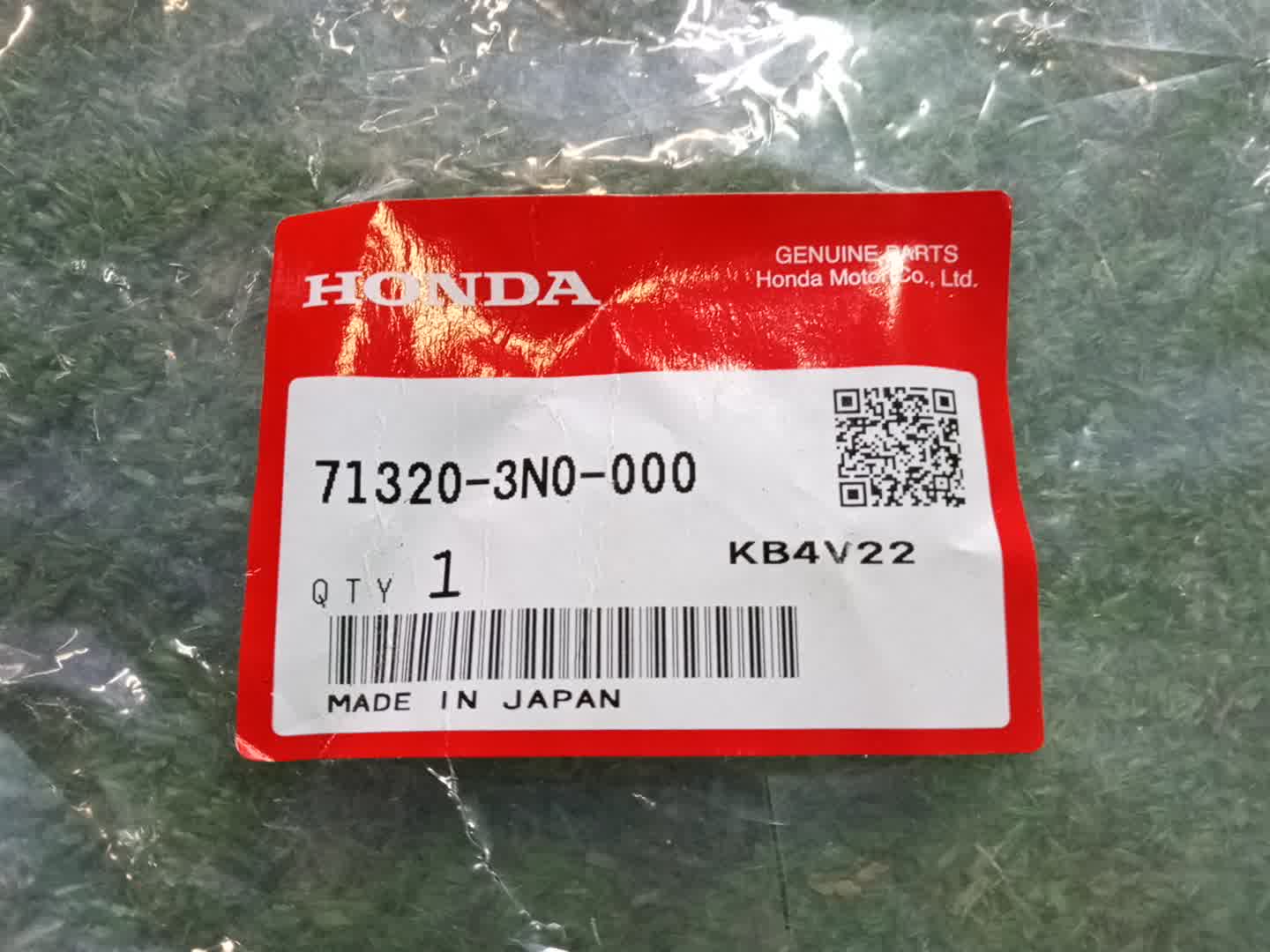 Защита замка капота HONDA VEZEL RV6 71320-3N0-000 5 ракурс