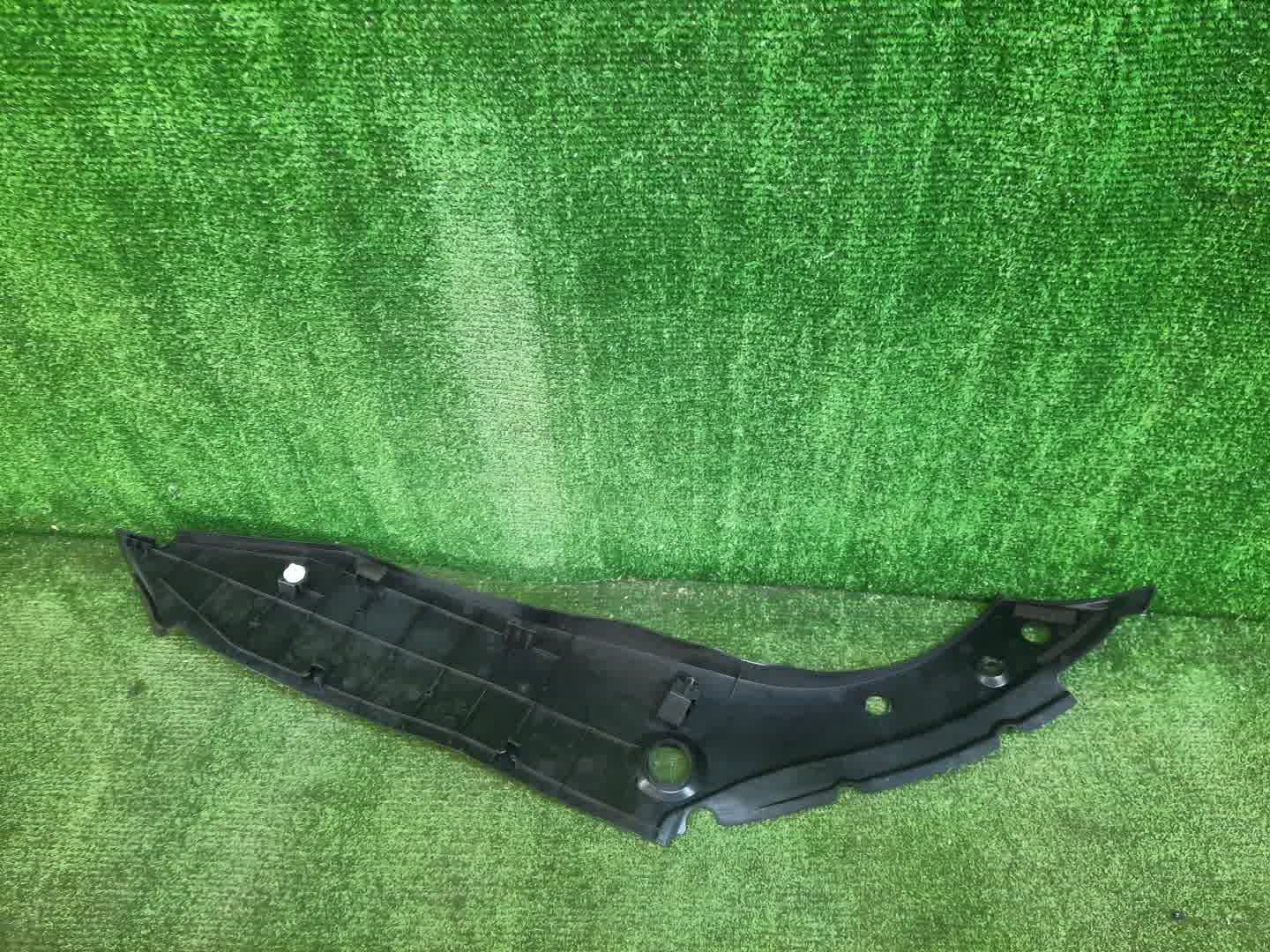 Защита замка капота левая HONDA CIVIC FK7 74207-TGG-E000 2 ракурс
