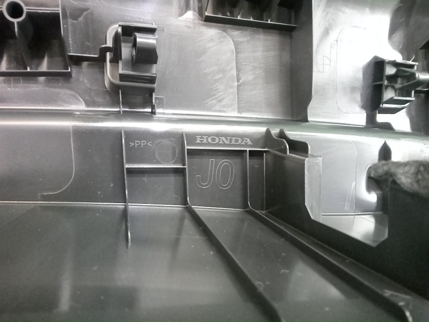 Накладка замка багажника HONDA ZR-V RZ3 84640-3V0-J02ZA 3 ракурс