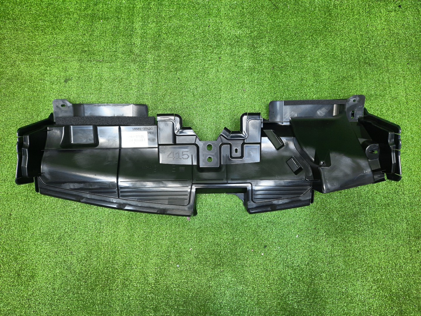 Защита замка капота TOYOTA C-HR NGX50 16561-37120 1 ракурс Защита замка капота TOYOTA C-HR NGX50 16561-37120 1 ракурс