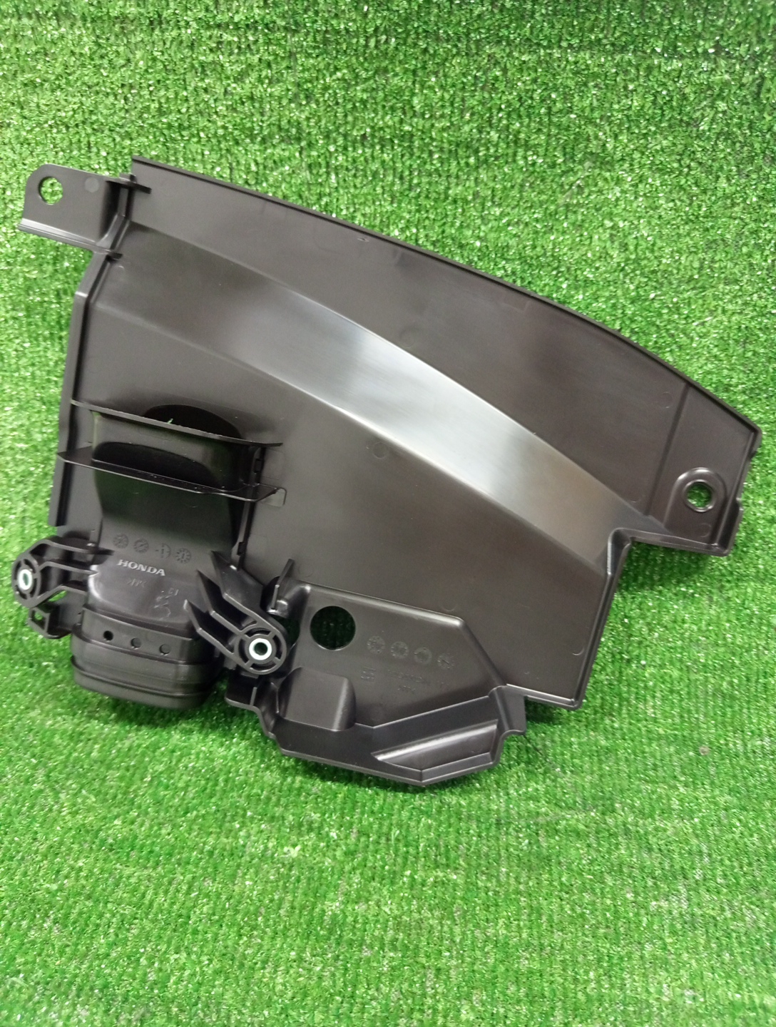 Защита замка капота HONDA VEZEL RV4 17252-6HA-003 2 ракурс