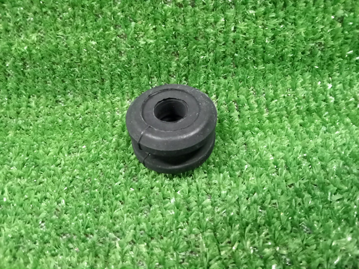 Втулка амортизатора задняя TOYOTA LAND CRUISER PRADO GDJ150 90948-01087 1 ракурс