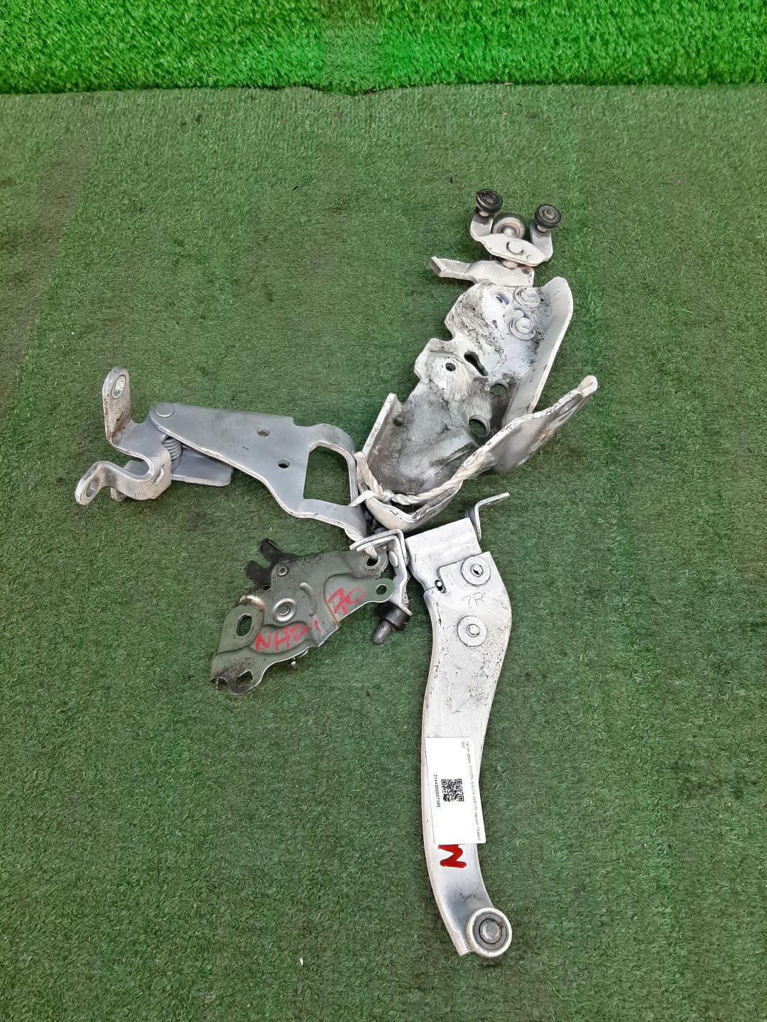 Петля дверная правая задняя TOYOTA SIENTA NHP170G 1 ракурс