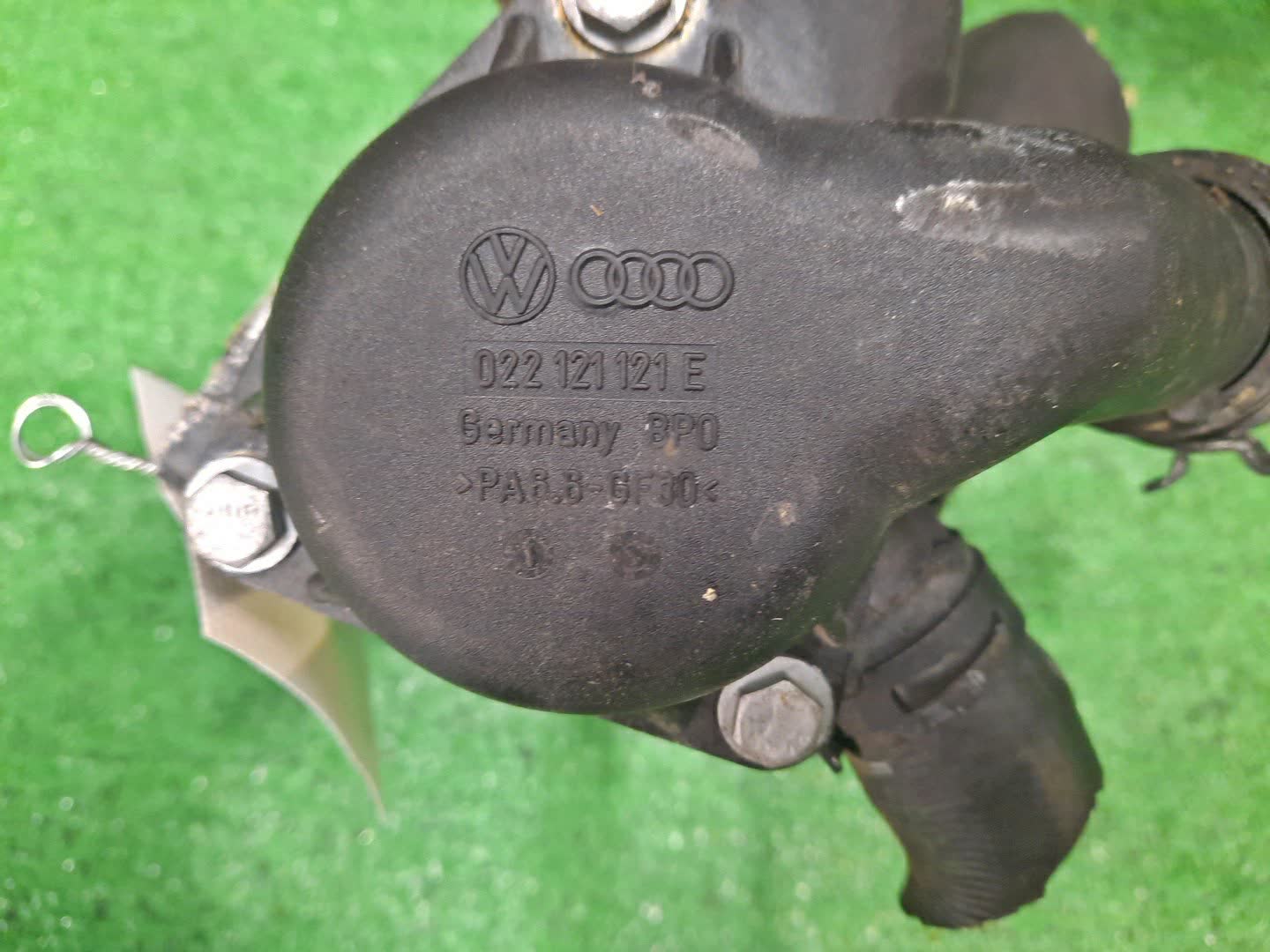 Термостат AUDI TT 8J3 BUB 022121121E 3 ракурс