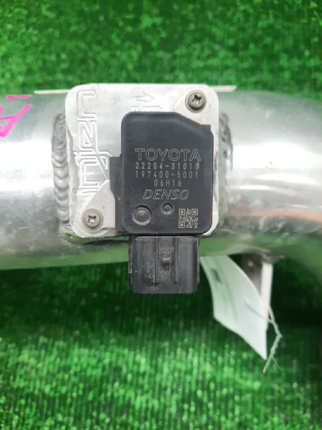 Фильтр воздушный TOYOTA YARIS MXPA10 V9112-0064 3 ракурс