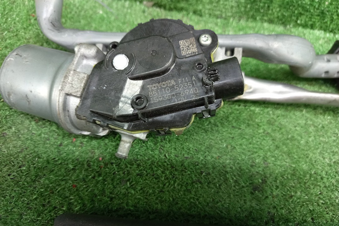 Щетка стеклоочистителя TOYOTA VITZ NSP130 85110-52351 2 ракурс