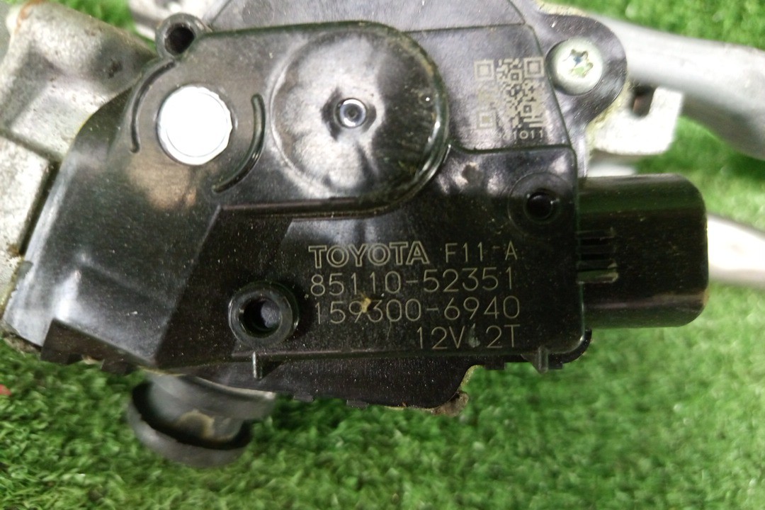 Щетка стеклоочистителя TOYOTA VITZ NSP130 85110-52351 2 ракурс