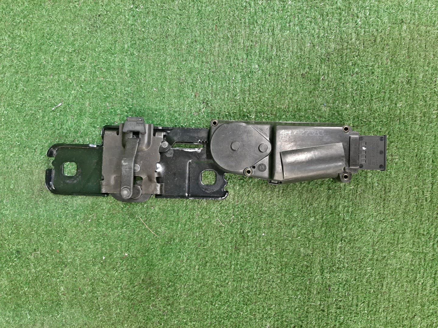 Замок 5-й двери AUDI A7 4GA 4HU827383 2 ракурс