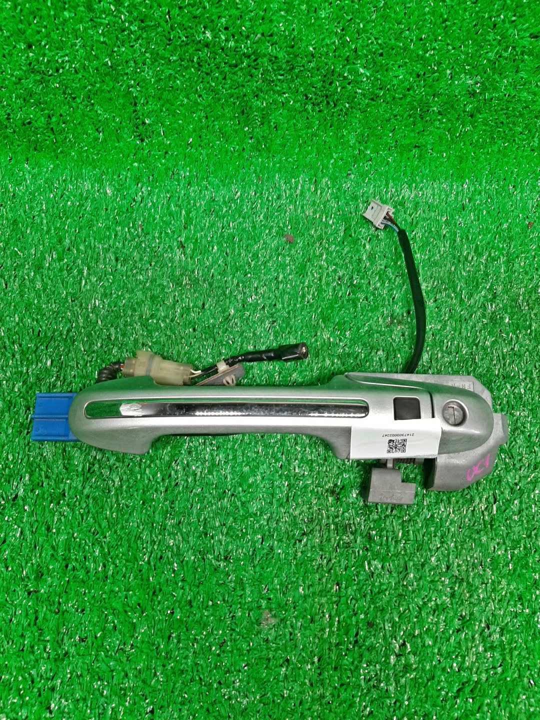 Ручка двери правая передняя HONDA INSPIRE UC1 1 ракурс Ручка двери правая передняя HONDA INSPIRE UC1 1 ракурс