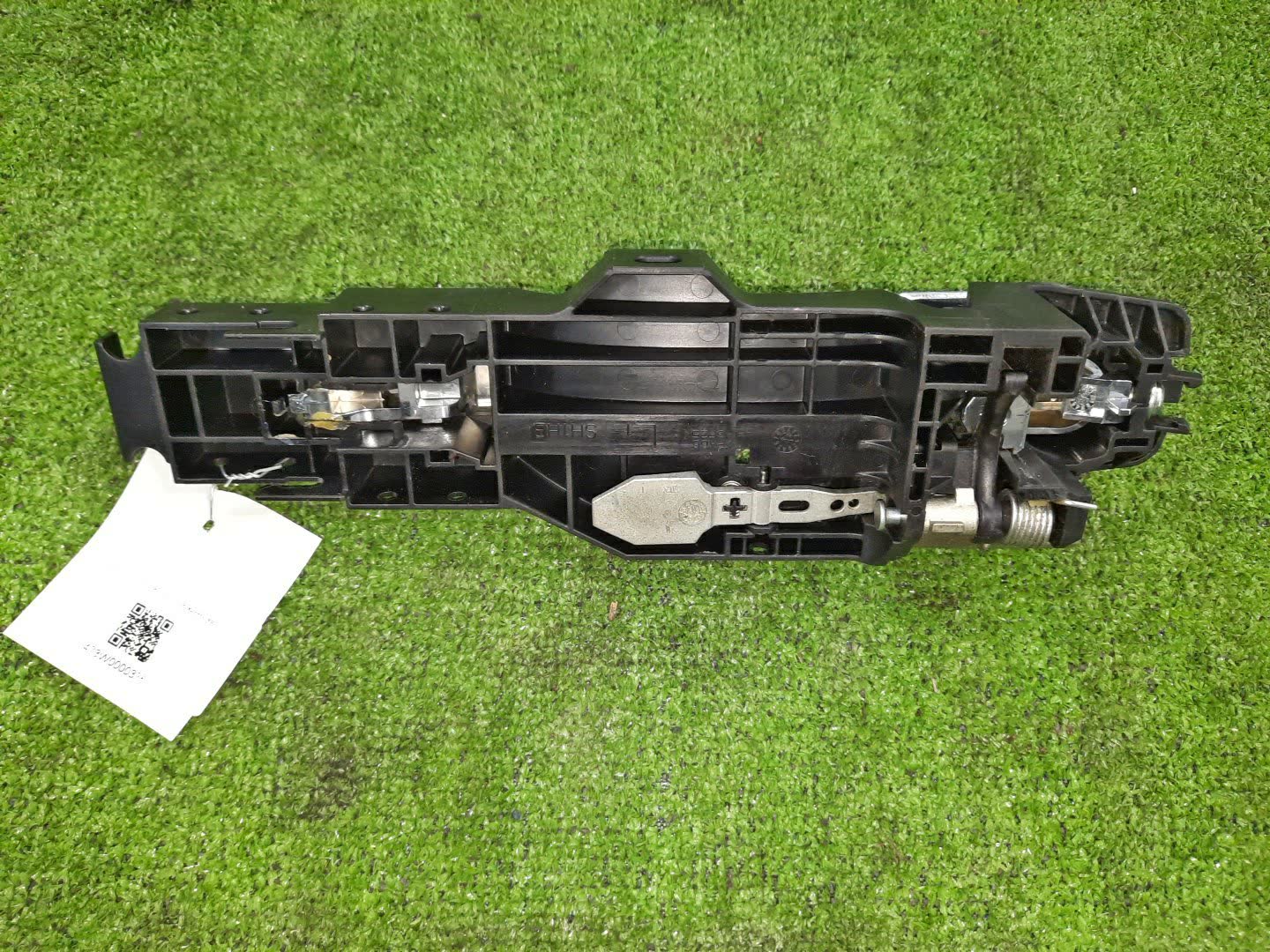 Ручка двери левая передняя NISSAN LATIO N17 2 ракурс