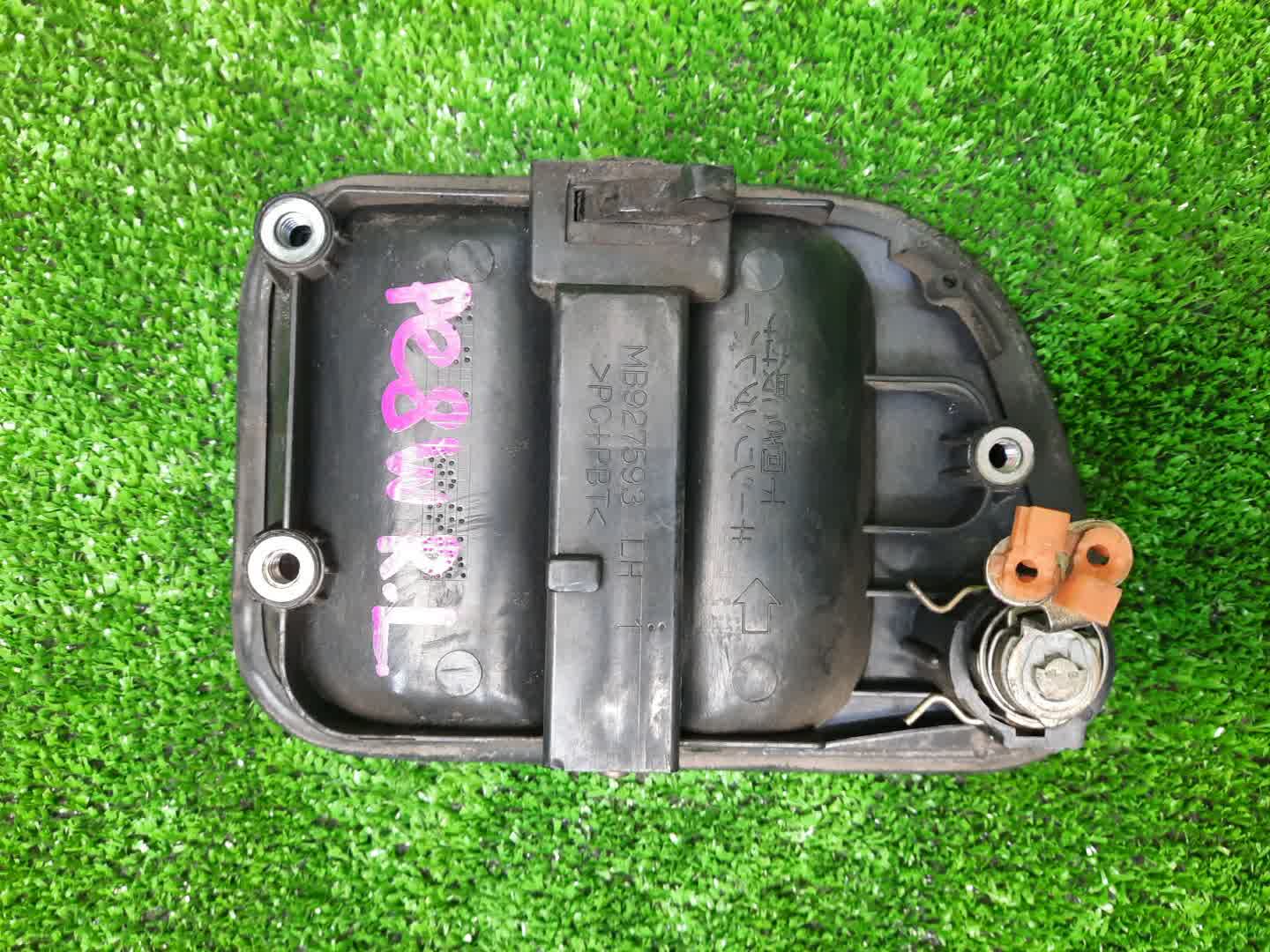 Ручка двери левая задняя MITSUBISHI DELICA PE8W MB927593 2 ракурс