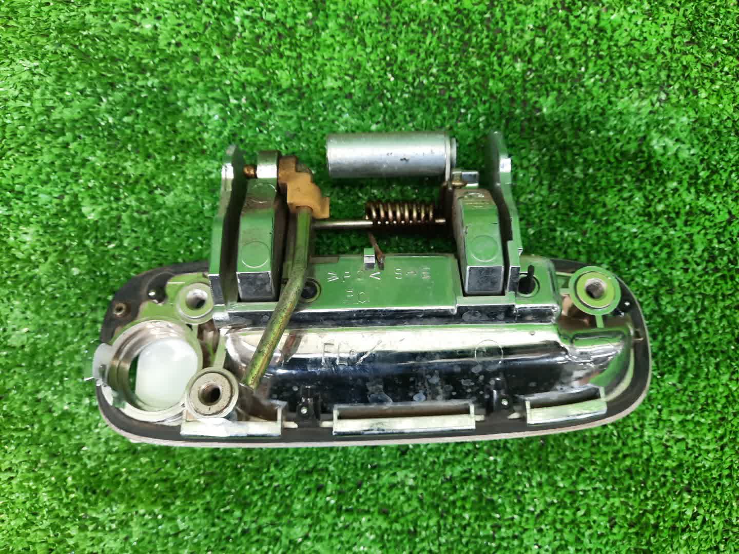 Ручка двери левая передняя TOYOTA SPRINTER AE110 2 ракурс