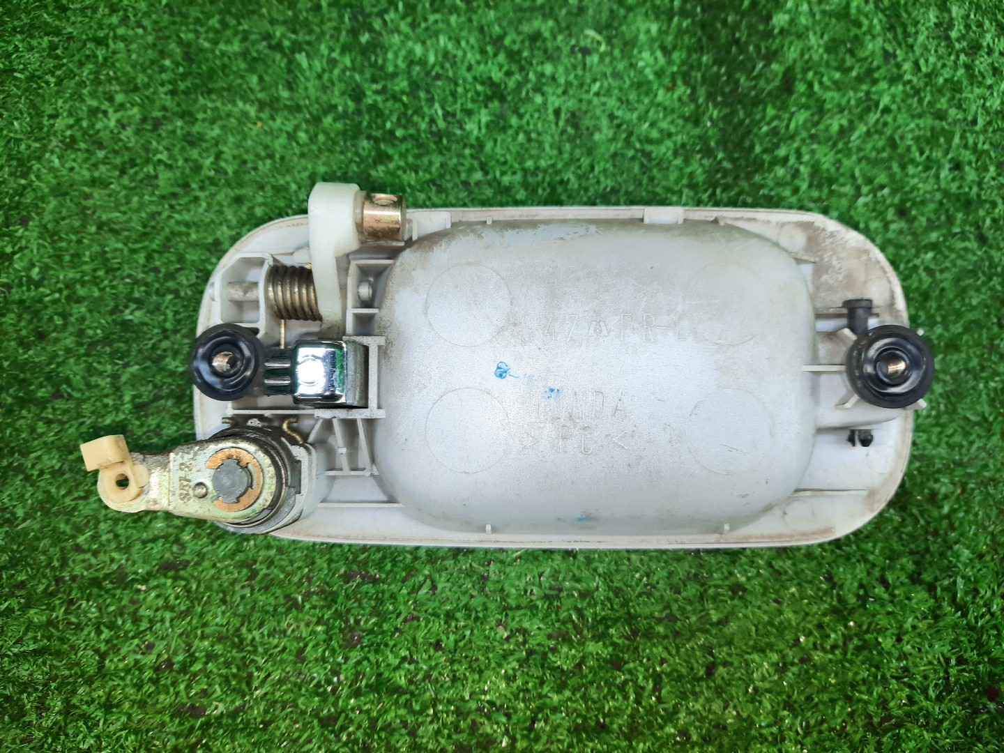 Ручка двери левая передняя HONDA STEPWGN RF1 2 ракурс