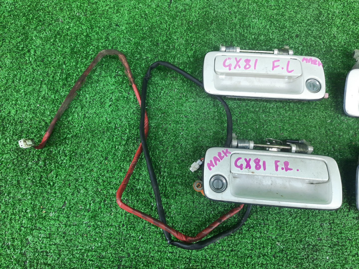 Ручка двери TOYOTA MARK II GX81 2 ракурс Ручка двери TOYOTA MARK II GX81 2 ракурс