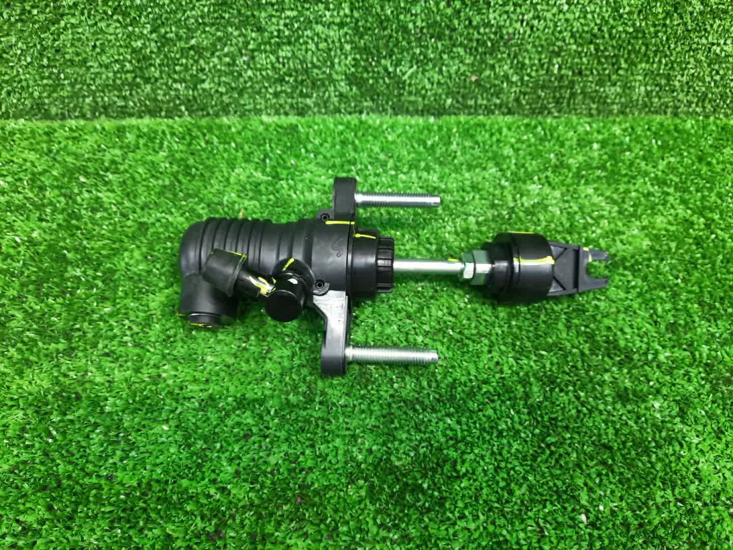 Главный цилиндр сцепления TOYOTA HILUX GUN125 31420-0K071 1 ракурс