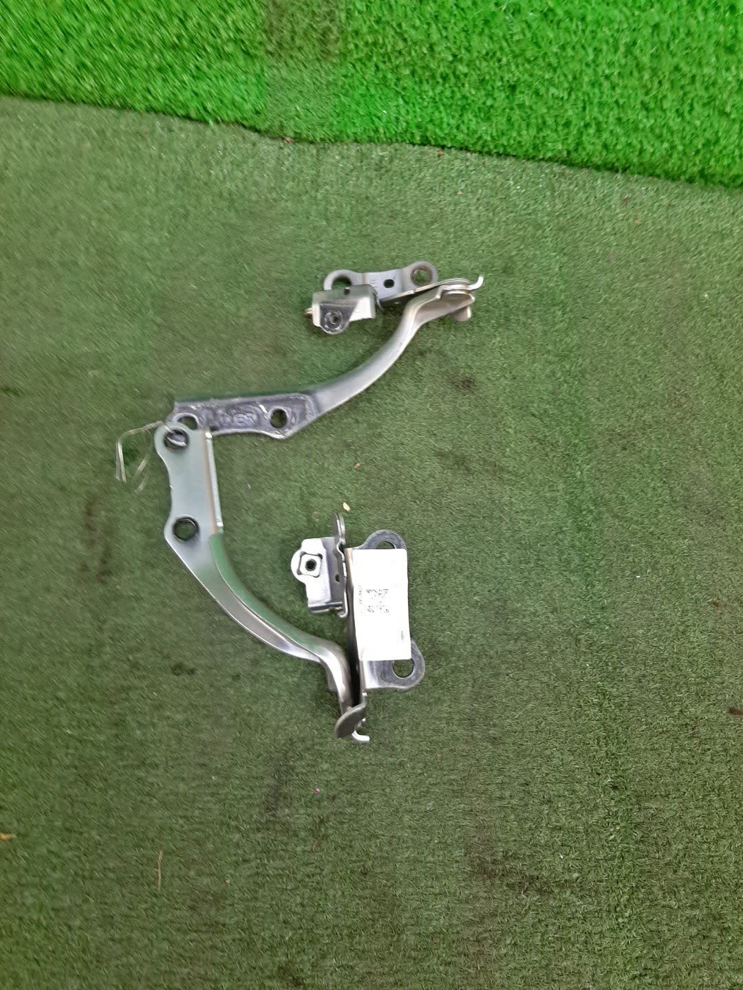 Петля капота левая передняя TOYOTA CAMRY AXVH70 1 ракурс