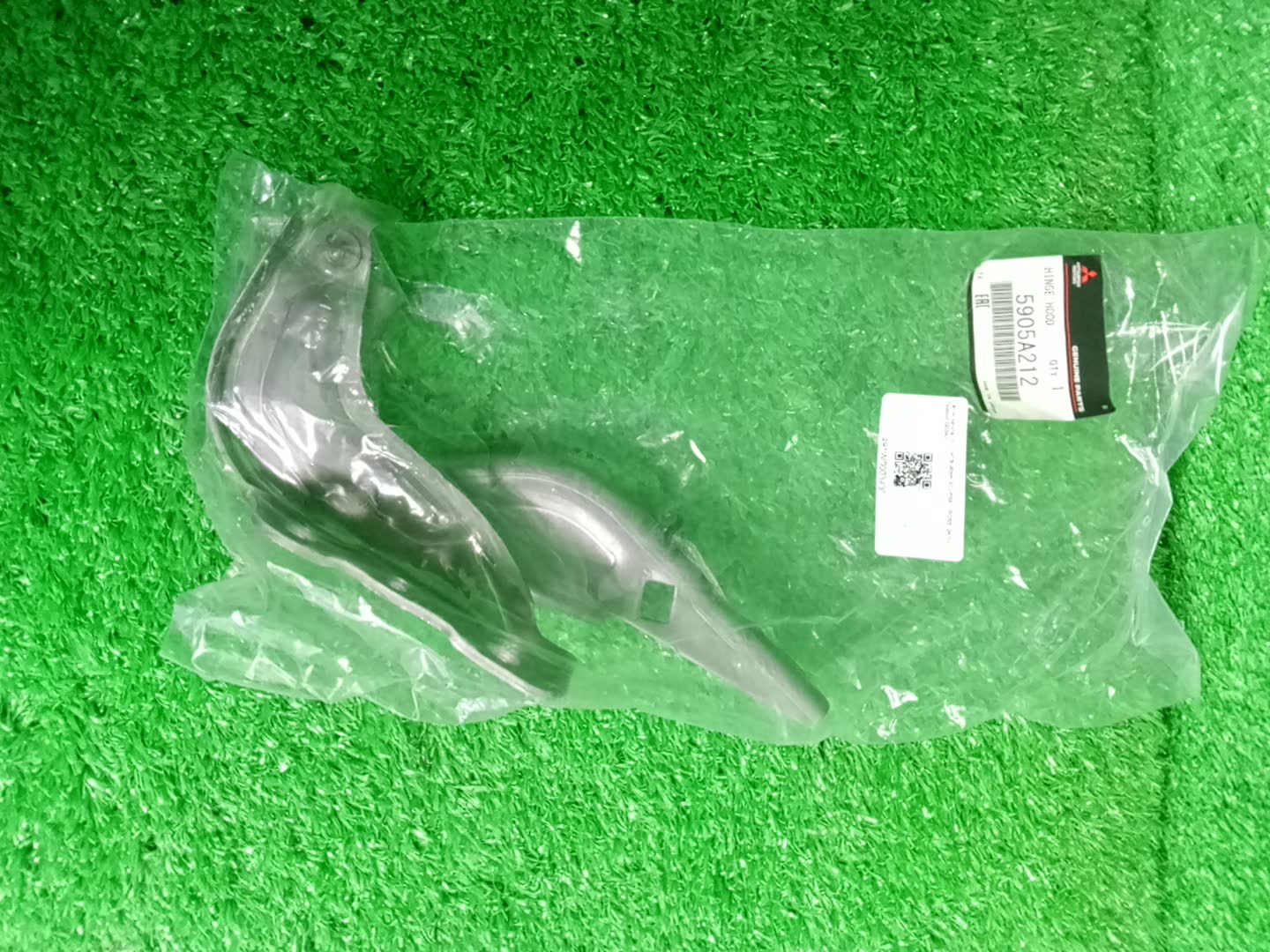 Петля капота правая MITSUBISHI ECLIPSE CROSS GK1W 5905A212 1 ракурс