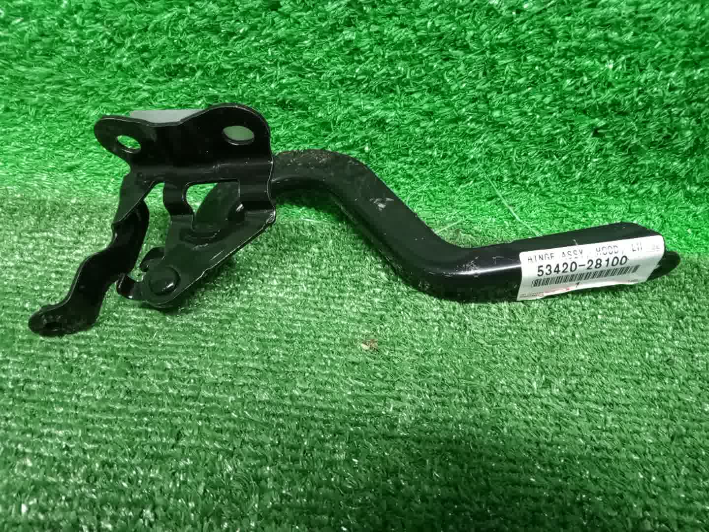 Петля капота левая передняя TOYOTA NOAH ZRR80G 53420-28100 1 ракурс