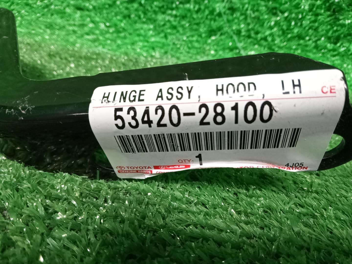 Петля капота левая передняя TOYOTA NOAH ZRR80G 53420-28100 3 ракурс