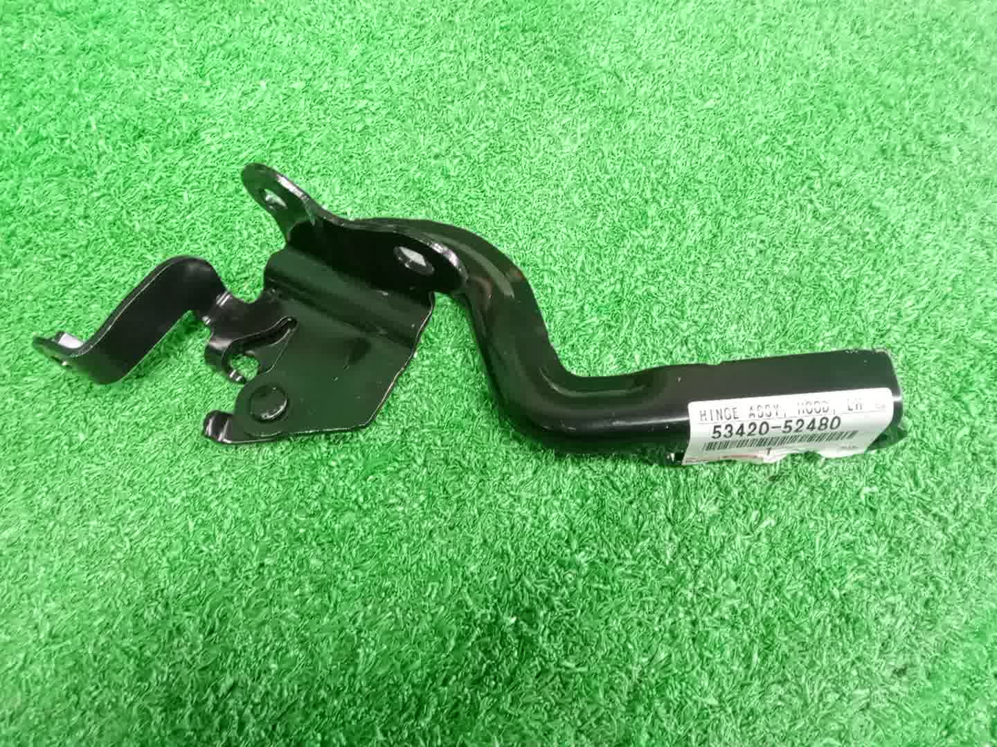 Петля капота левая передняя TOYOTA AQUA NHP10 53420-52480 1 ракурс