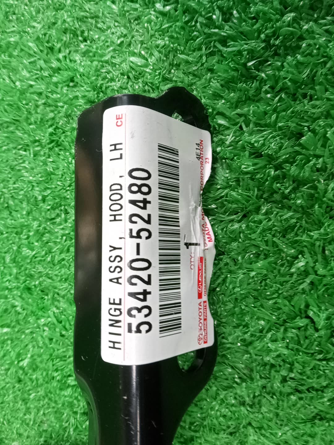 Петля капота левая передняя TOYOTA AQUA NHP10 53420-52480 2 ракурс
