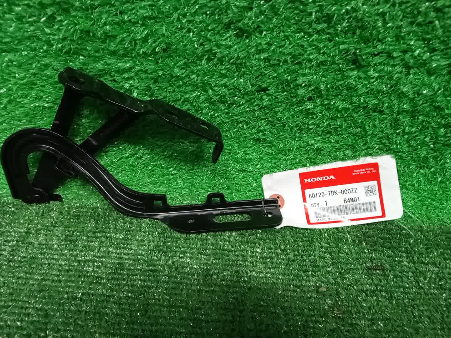 Петля капота правая передняя HONDA FREED+, FREED GB5, GB6, GB7, GB8 60120-TDK-000ZZ 1 ракурс