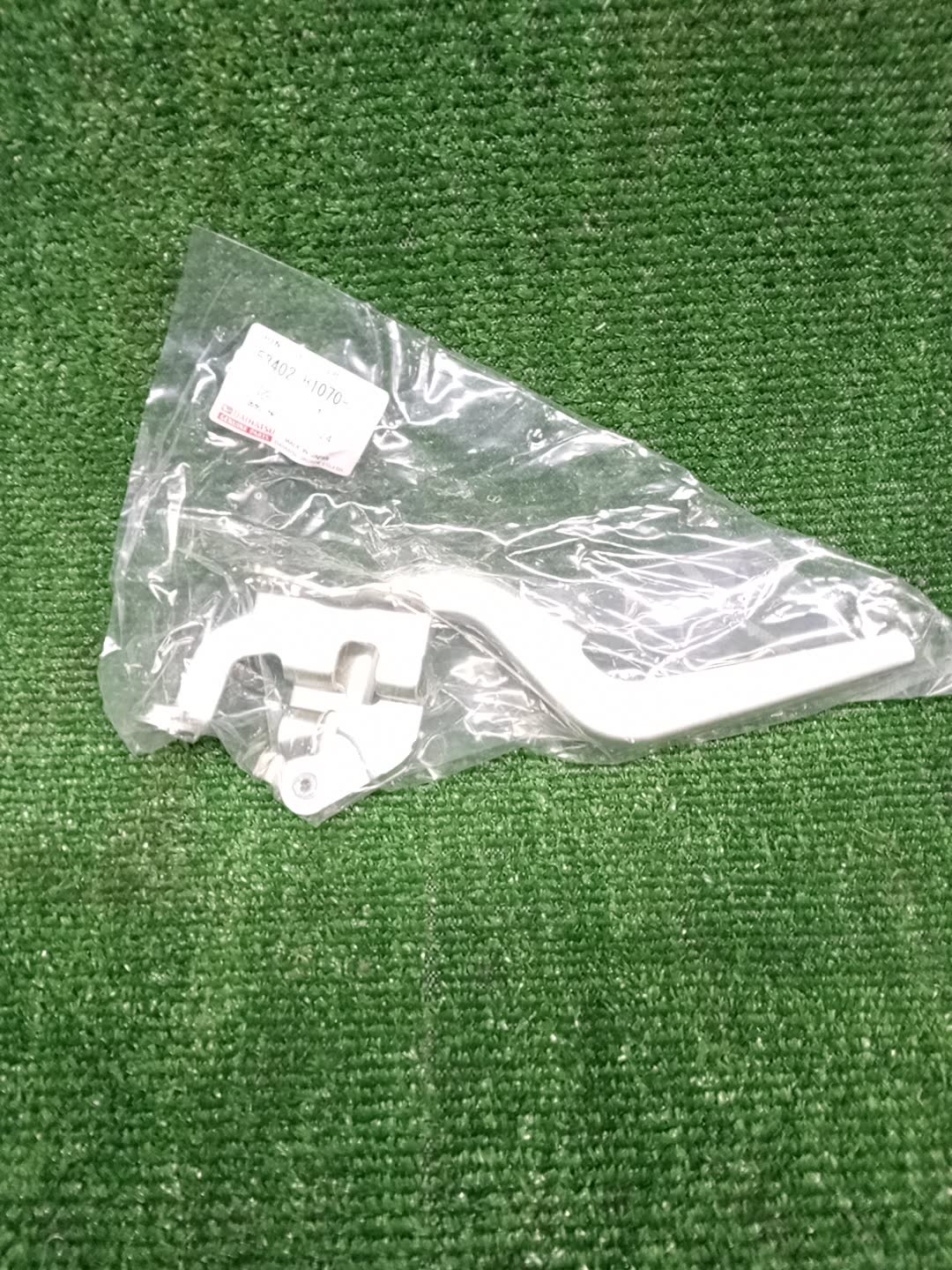 Петля капота левая передняя TOYOTA RAIZE A210A 53402-B1070 1 ракурс
