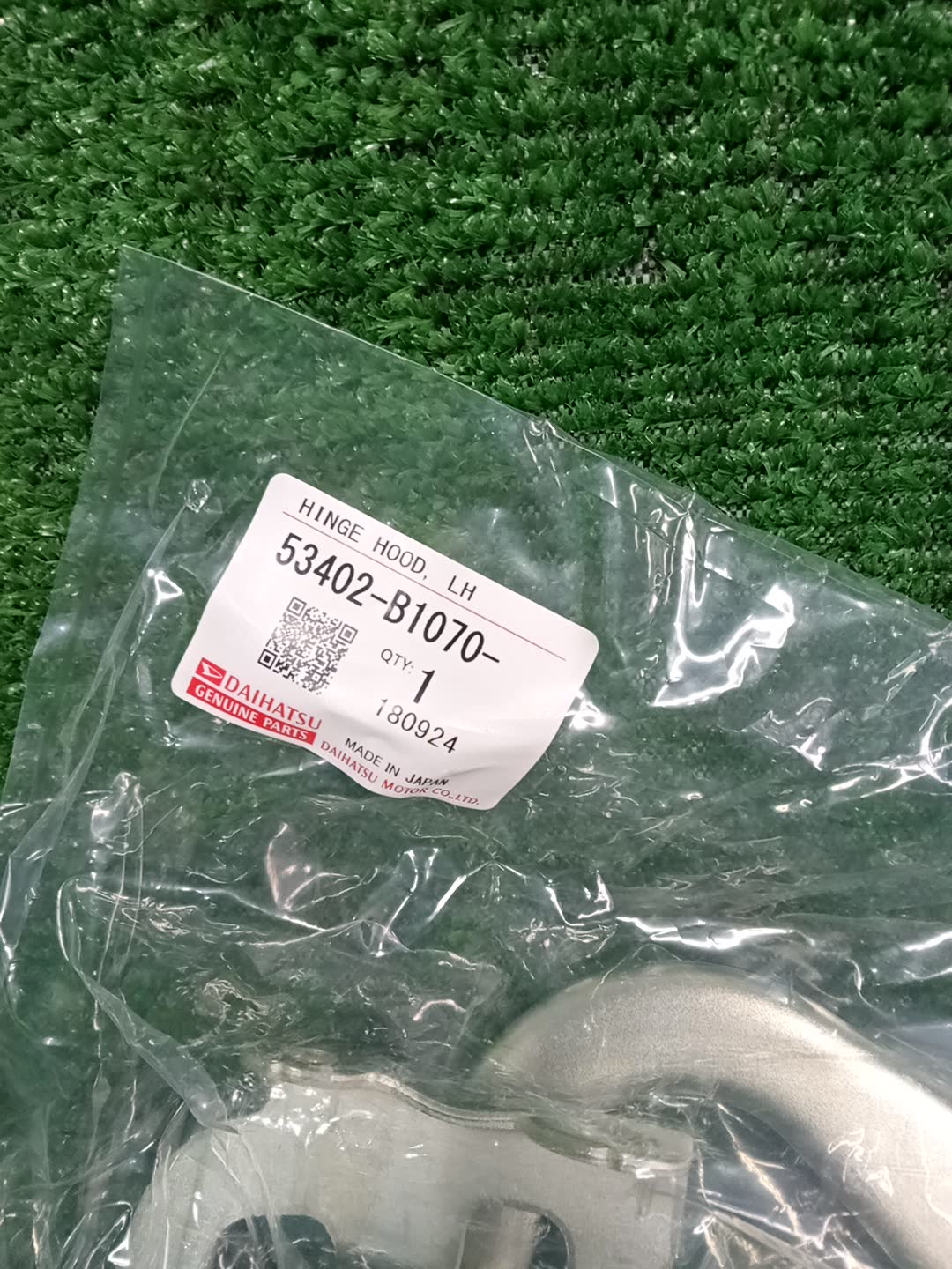 Петля капота левая передняя TOYOTA RAIZE A210A 53402-B1070 2 ракурс