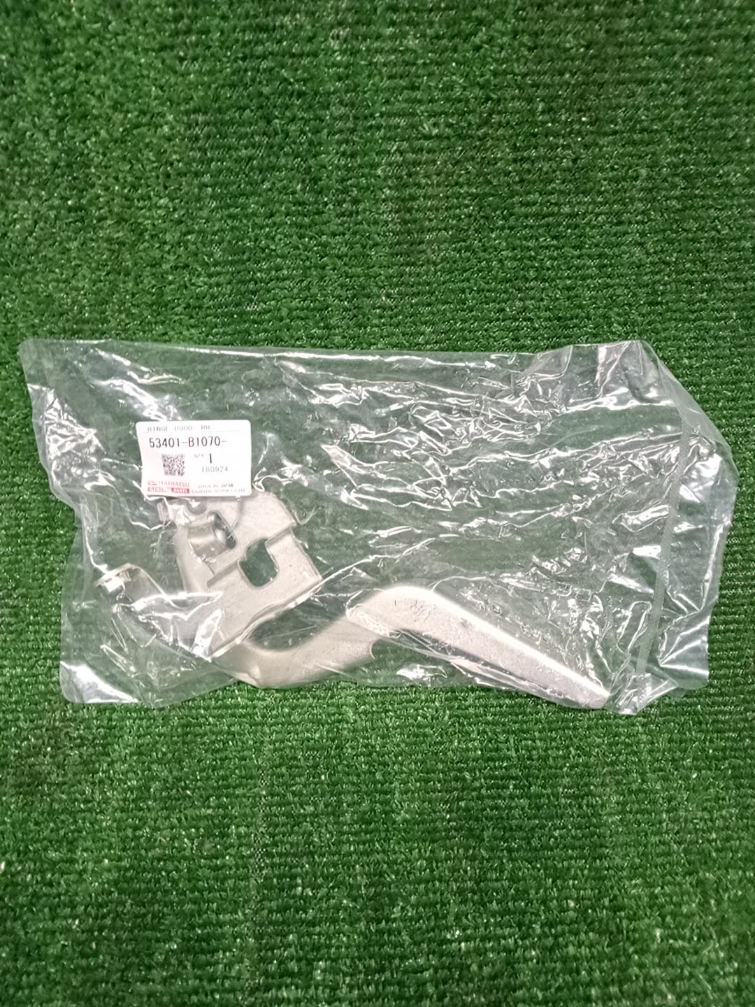 Петля капота правая передняя TOYOTA RAIZE A210A 53401-B1070 1 ракурс