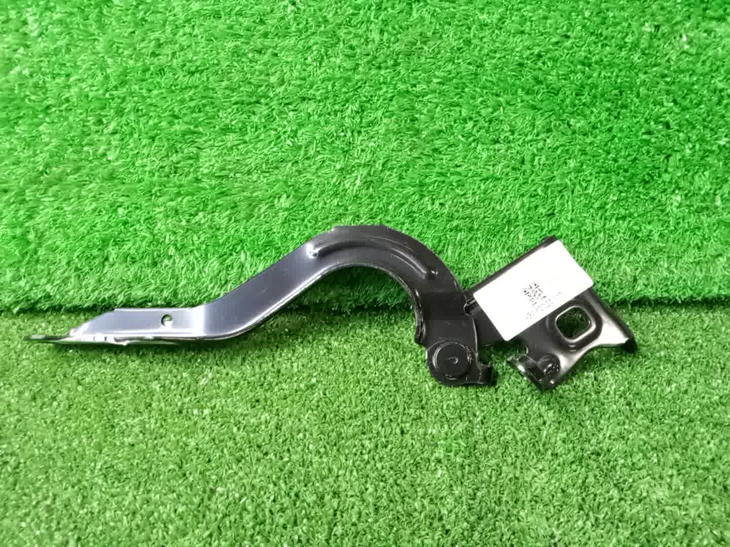 Петля капота левая передняя TOYOTA COROLLA ZWE211 53420-12670 1 ракурс