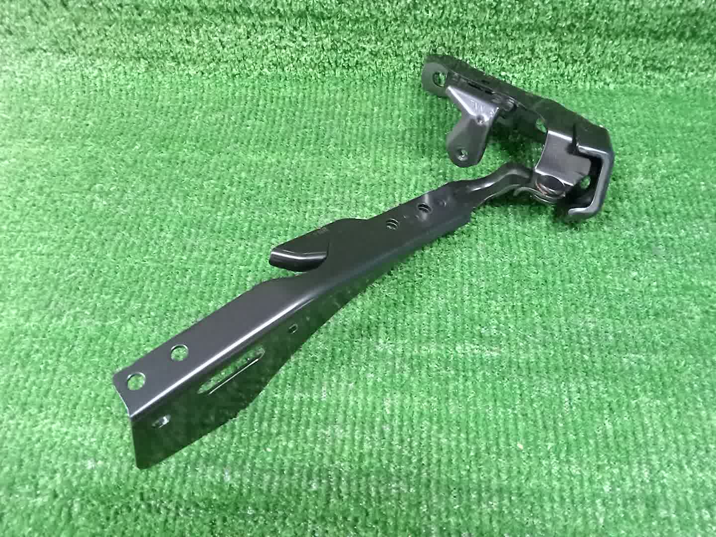 Петля капота правая HONDA INSIGHT ZE4 60120-TXN-300ZZ 2 ракурс Петля капота правая HONDA INSIGHT ZE4 60120-TXN-300ZZ 2 ракурс