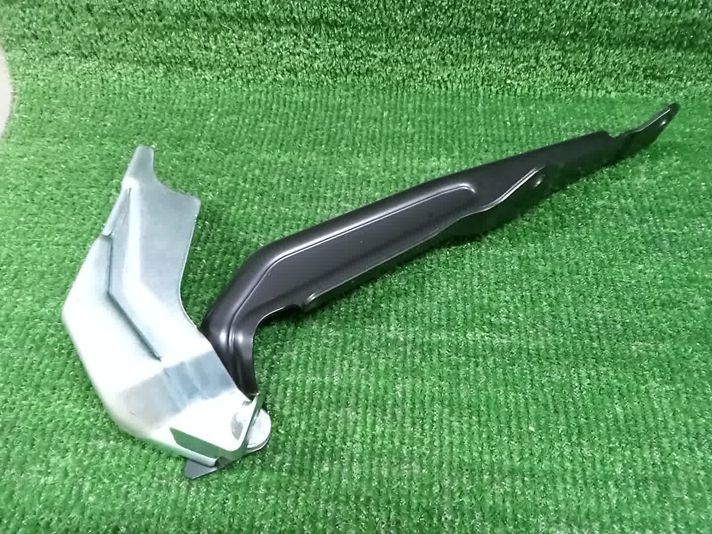 Петля капота правая MITSUBISHI OUTLANDER GN0W 5905A208 1 ракурс Петля капота правая MITSUBISHI OUTLANDER GN0W 5905A208 1 ракурс