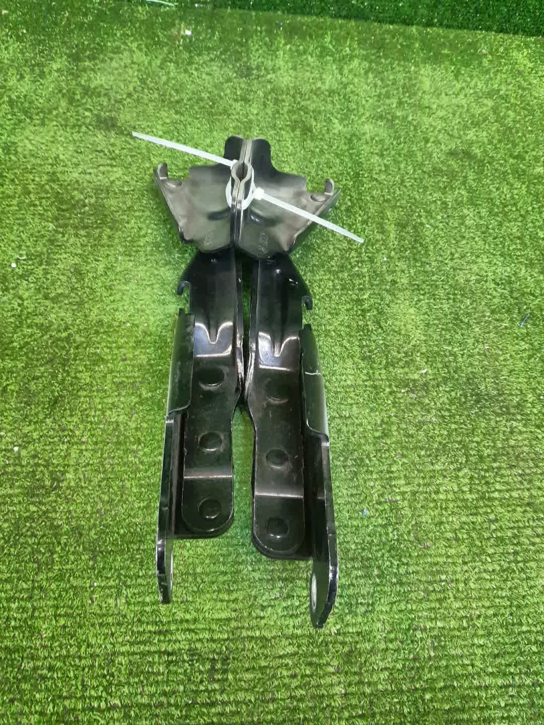 Петля капота левая MAZDA CX-8 KG2P, KG5P 1 ракурс Петля капота левая MAZDA CX-8 KG2P, KG5P 1 ракурс