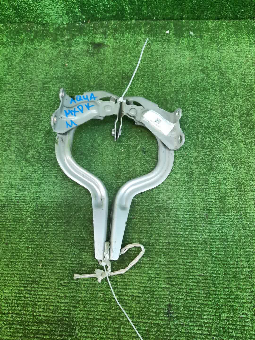 Петля капота левая TOYOTA AQUA MXPK11 1 ракурс