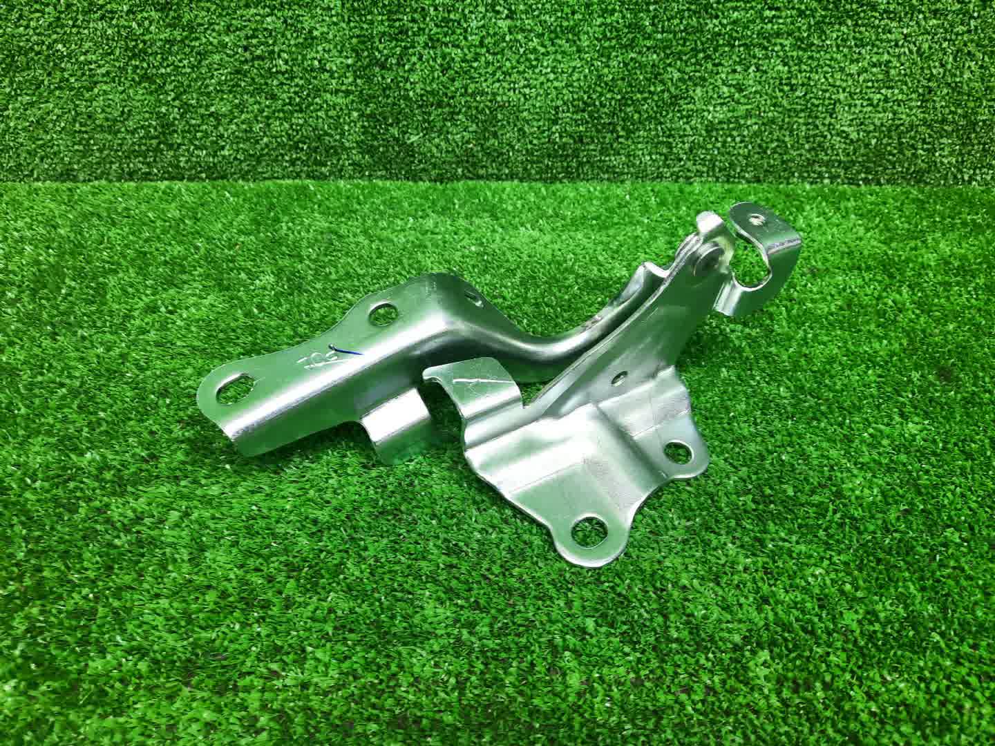 Петля капота левая TOYOTA HILUX GUN125 53420-0K370 1 ракурс