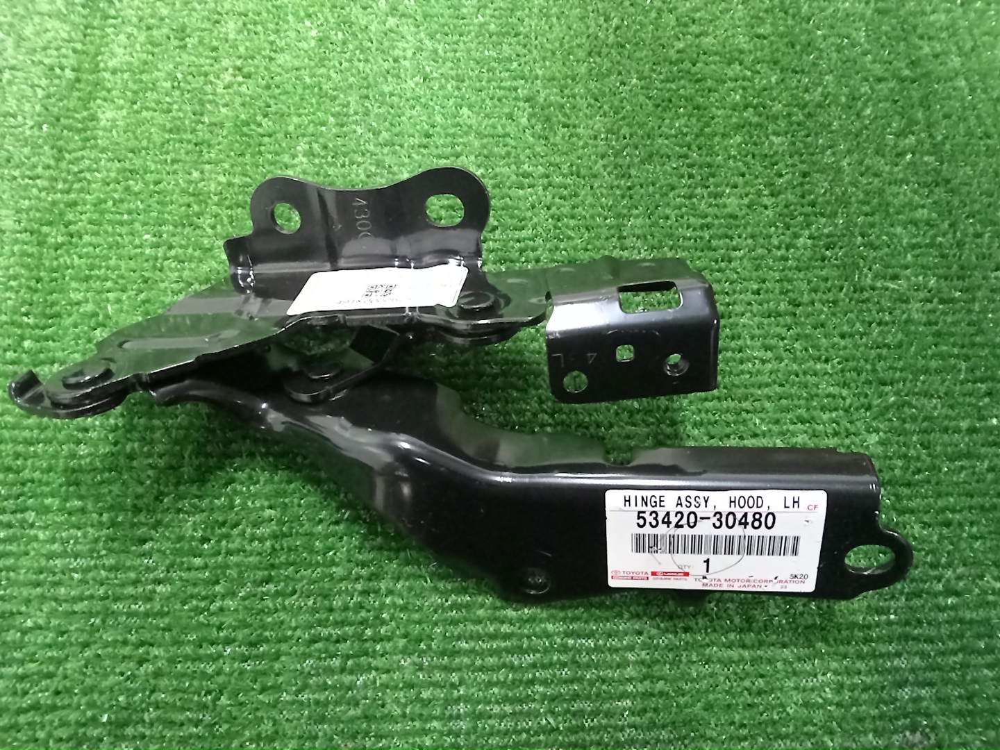 Петля капота левая передняя TOYOTA CROWN AWS210 53420-30480 1 ракурс