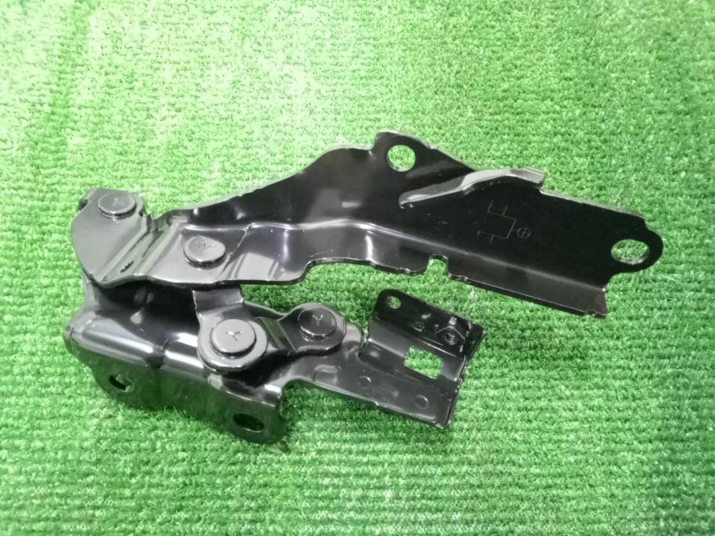 Петля капота левая передняя TOYOTA CROWN AWS210 53420-30480 2 ракурс