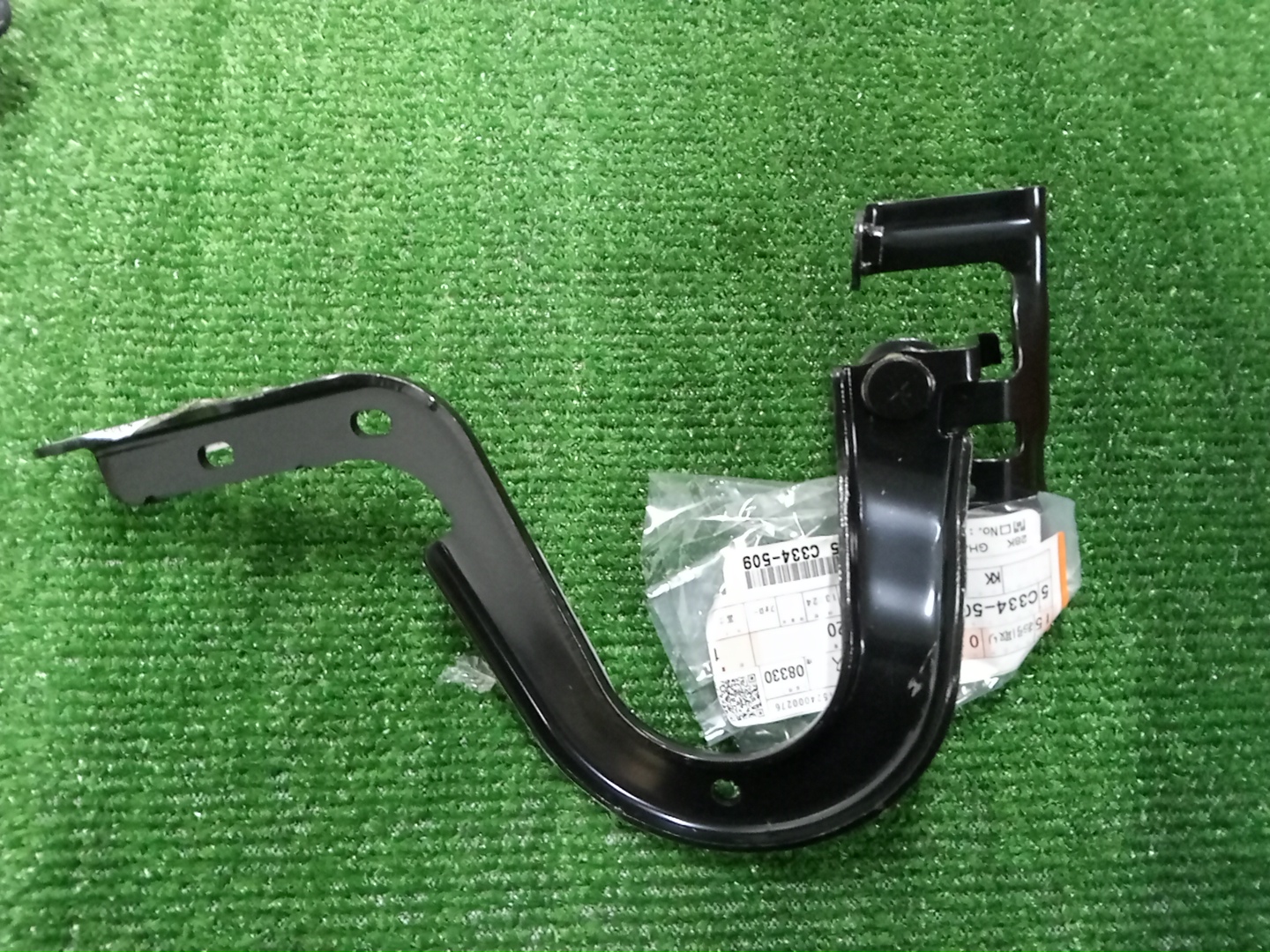 Петля капота правая TOYOTA ALPHARD AAHH40W 53410-V2020 1 ракурс