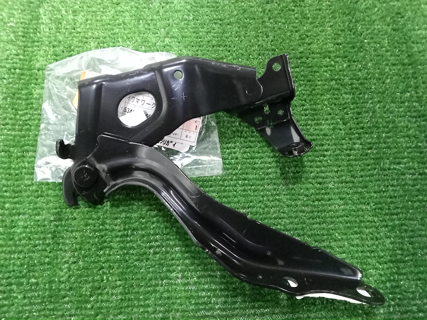Петля капота правая LEXUS UX300E, UX200, UX250H KMA10, MZAA10, MZAH10 53410-76050 2 ракурс