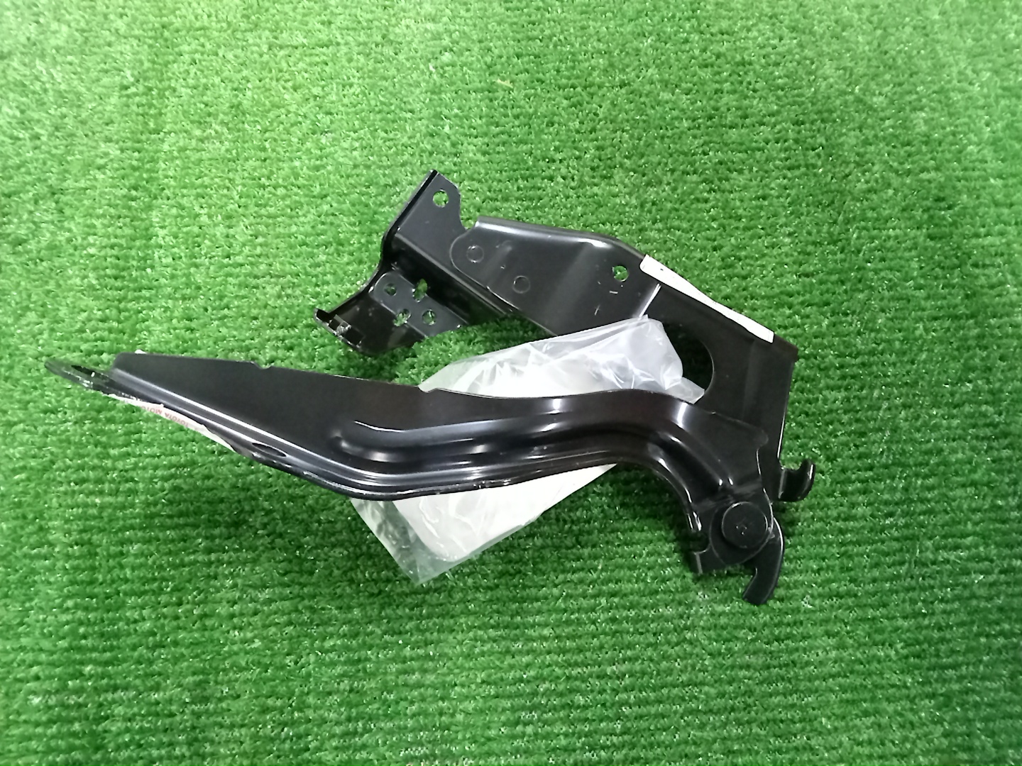 Петля капота левая LEXUS UX300E, UX200, UX250H KMA10, MZAA10, MZAH10 53420-76050 1 ракурс