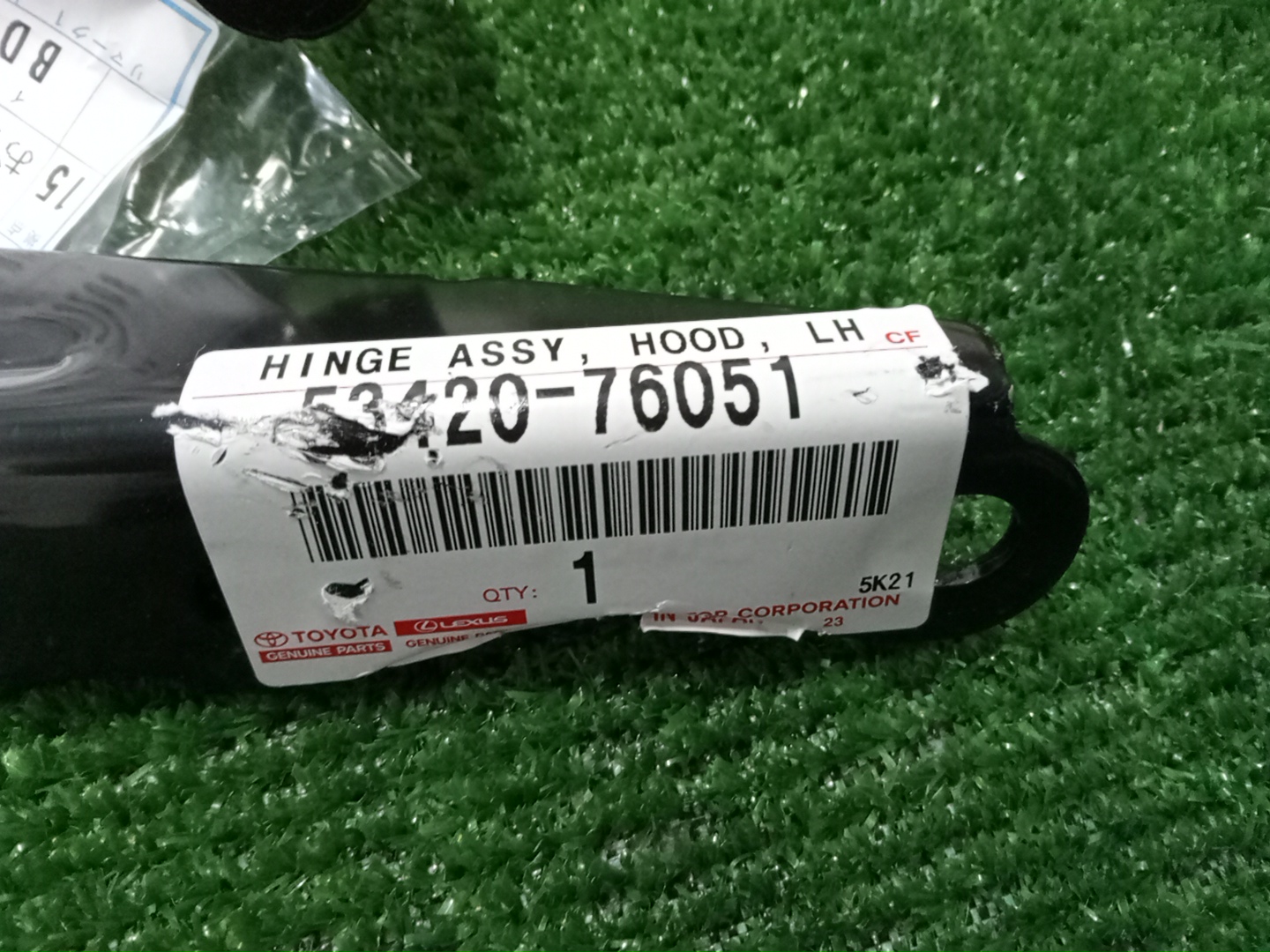 Петля капота левая LEXUS UX300E, UX200, UX250H KMA10, MZAA10, MZAH10 53420-76050 3 ракурс