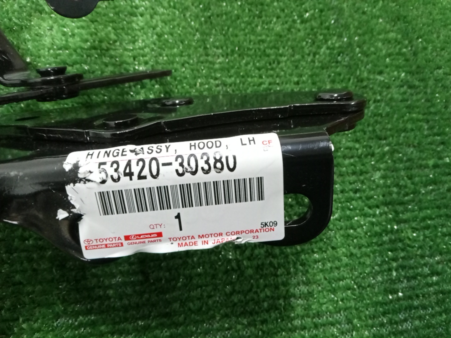 Петля капота левая TOYOTA CROWN AZSH36W 53420-30380 3 ракурс