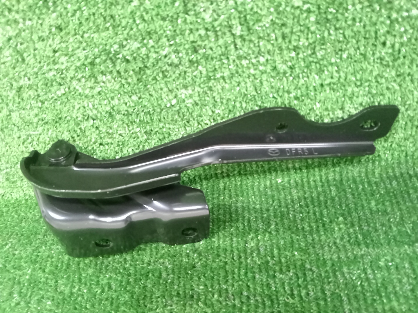 Петля капота левая MAZDA CX-30 DMEP DFR5-52-420 1 ракурс