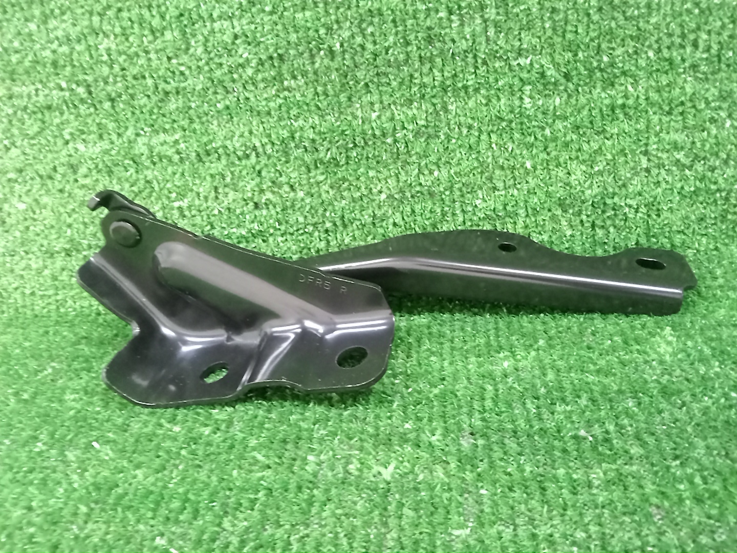 Петля капота правая MAZDA CX-30 DMEP DFR5-52-410 2 ракурс